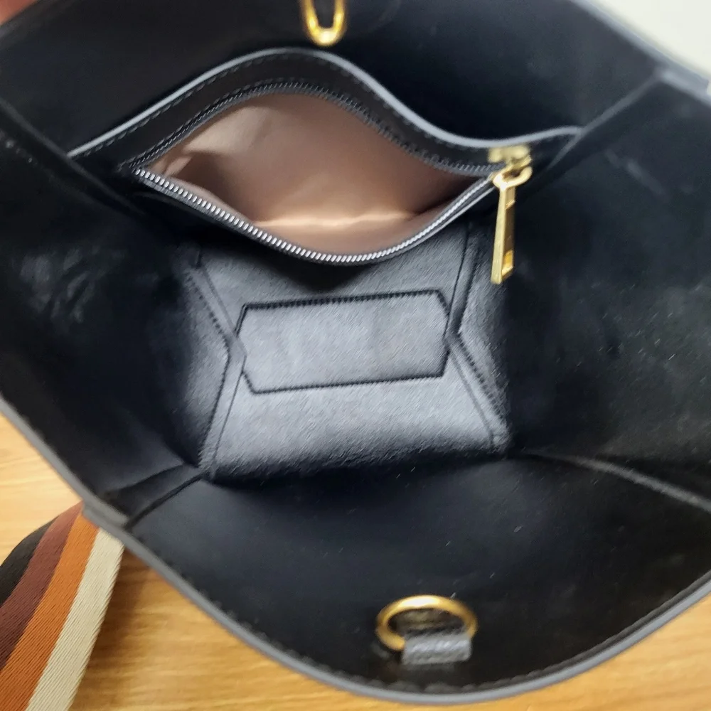 BOSTANTEN Black Leather Bucket Bag with Striped Crossbody Strap